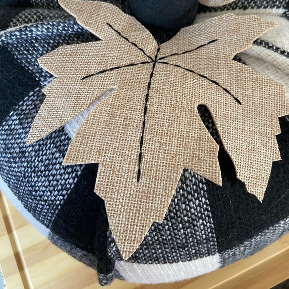 NEW 🖤 B&W Weighted Plaid Patterned Knit Farmhouse Decor Pumpkin - Picture 6 of 9